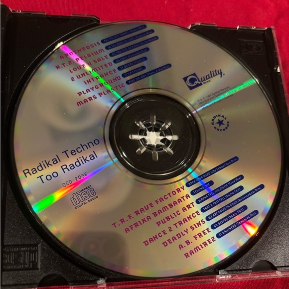 CD - Vibrant Multicolor Cover - Picture 6 of 6